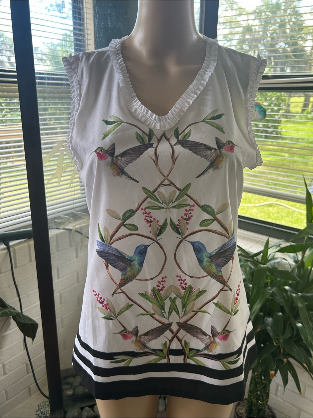 Ted Baker White Floral & Hummingbird Print Ruffle V-Neck Tank. Size 2 (TB )